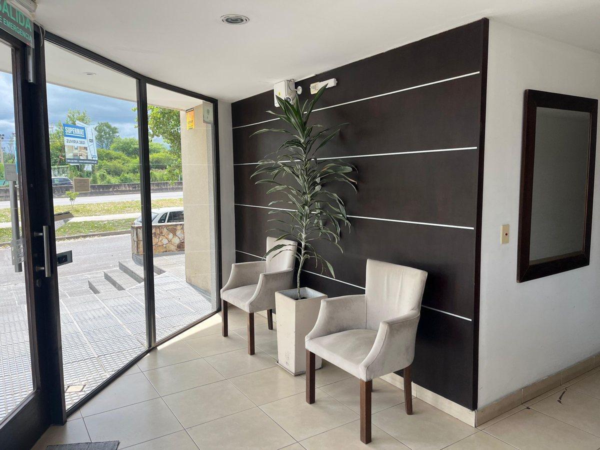 Foto de VENTA OFICINA DE 55 M2 FRENTE AL POPEYE ZONA NORTE, imagen 2