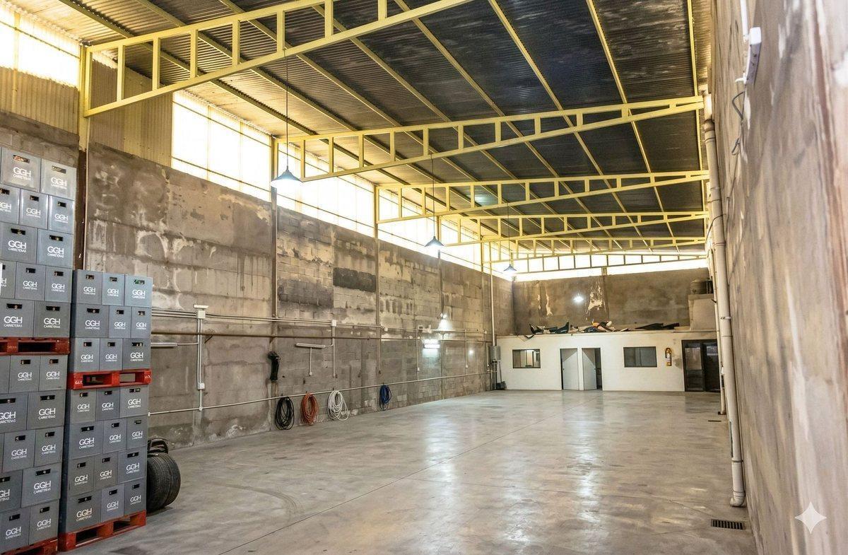 Foto de GALPON EN VENTA MACROCENTRO 360M2. APTO CREDITO, imagen 1