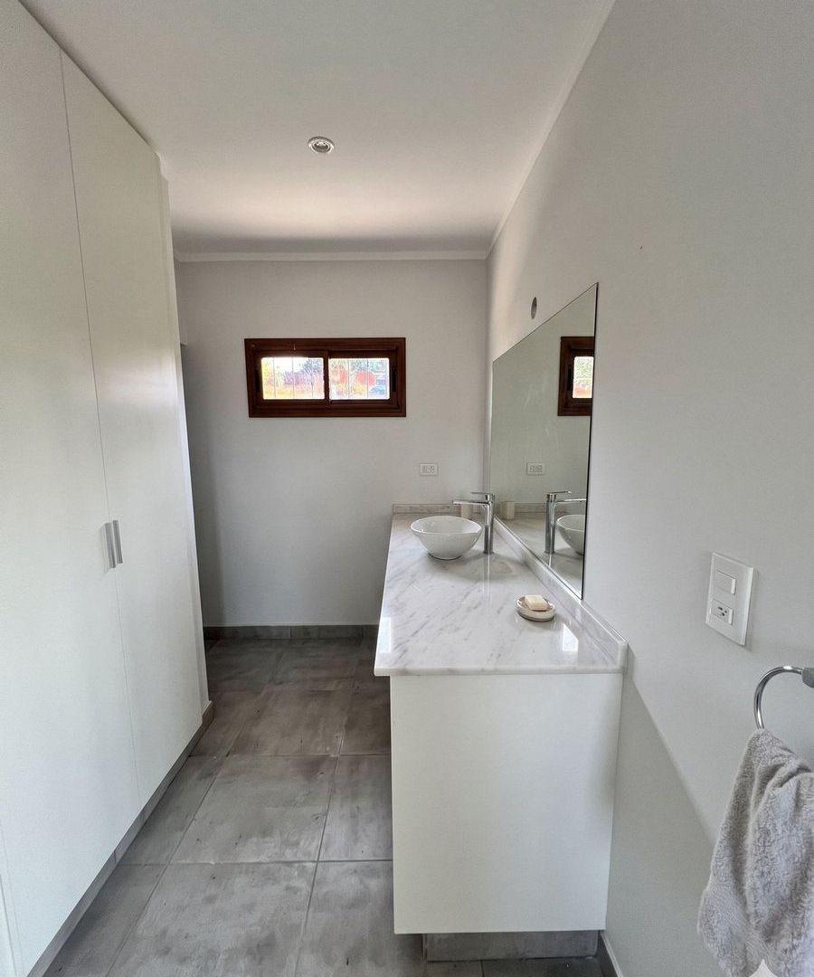 Foto de CASA EN VENTA LAS MORAS CIRCUNV. OESTE 3 DORM, imagen 5