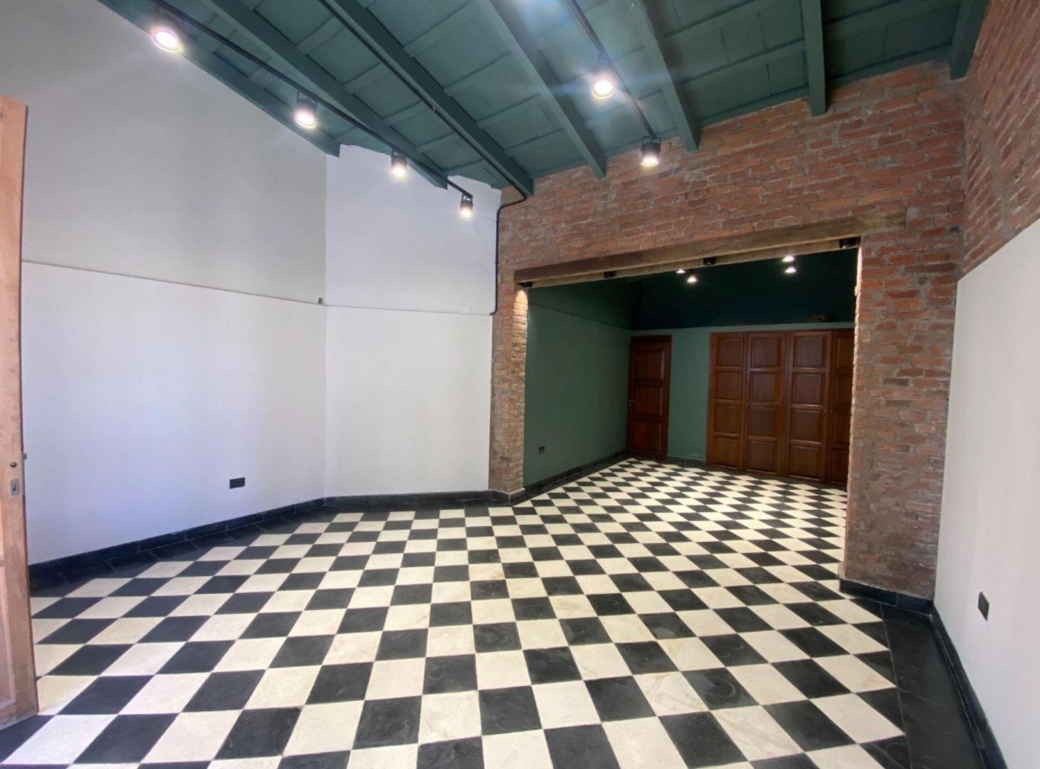 Foto de Alquiler de local comercial estudio macrocentro, imagen 1