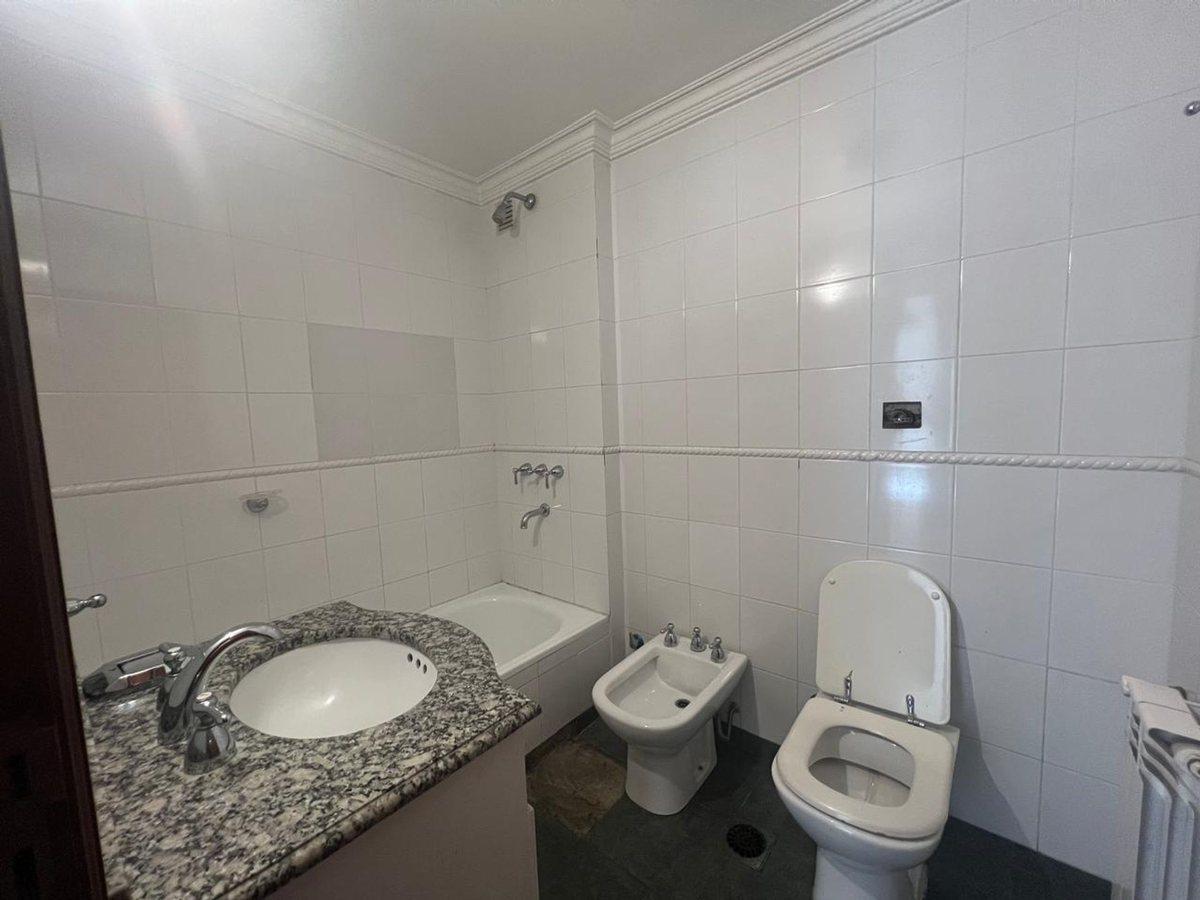 Foto de VENTA DEPTO ZONA CENTRO 2 DORM COCHERA Y BALCÓN, imagen 5