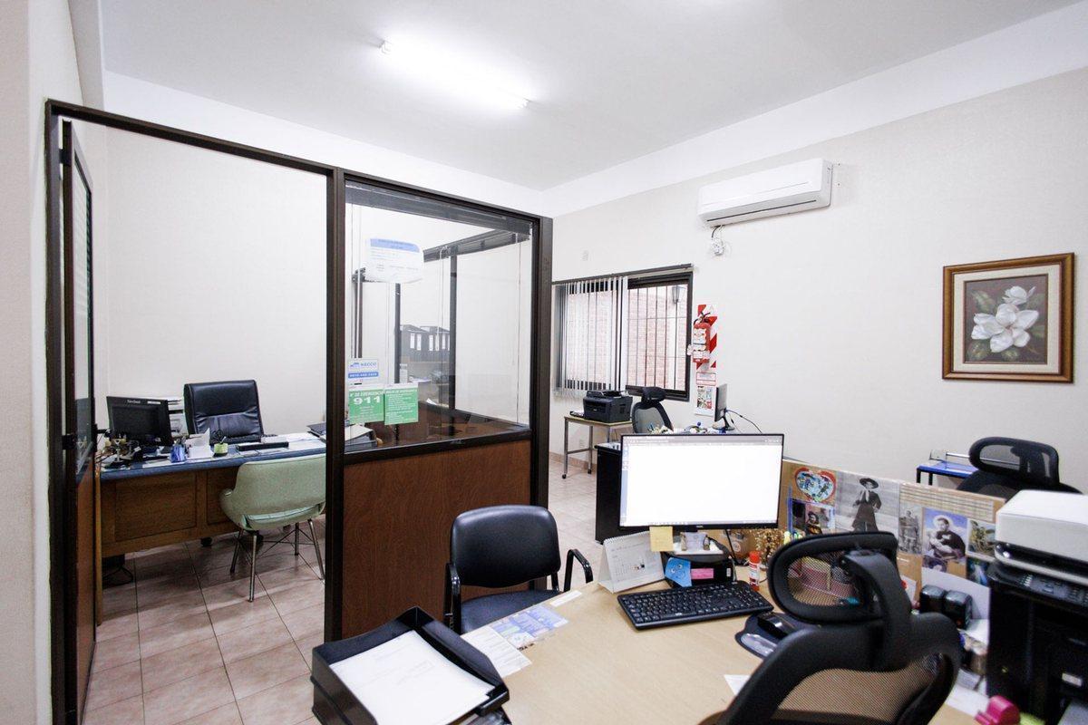 Foto de VENTA EDIFICIO DE CONSULTORIOS MEDICOS MACROCENTRO, imagen 1