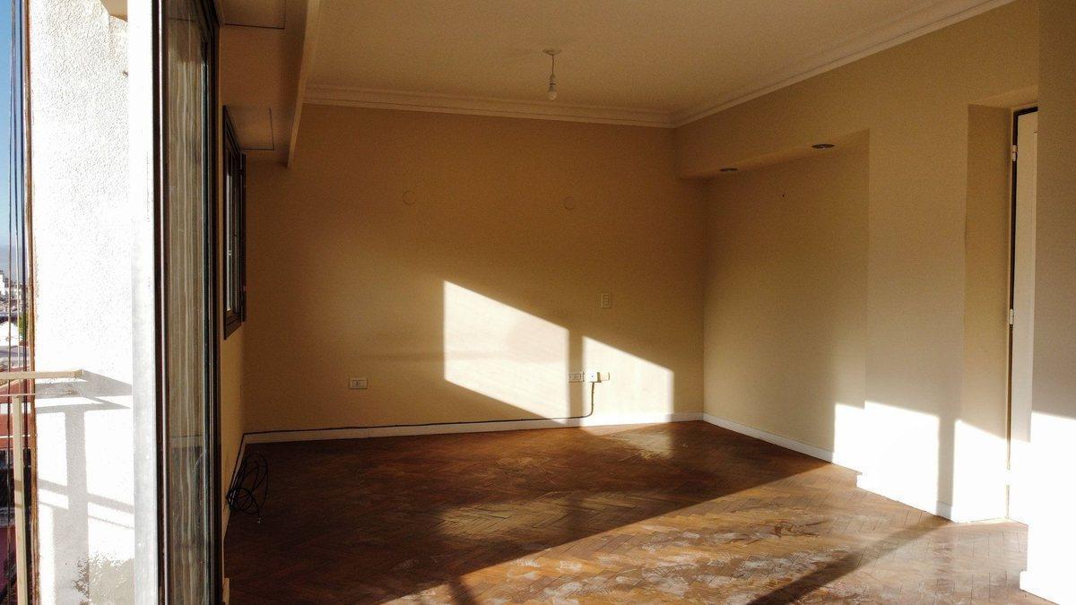 Foto de VENTA DEPARTAMENTO MICROCENTRO 4 DORM CON COCHERAS, imagen 4