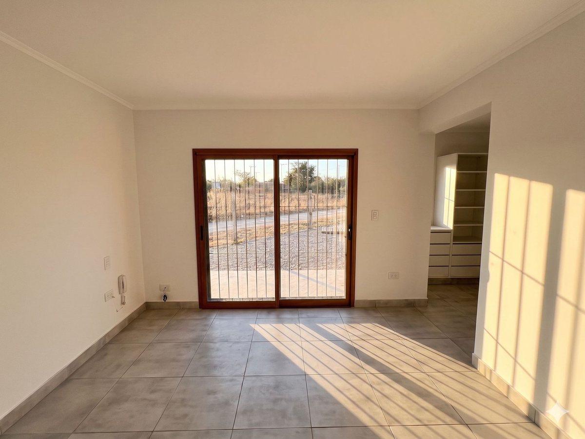 Foto de CASA EN VENTA LAS MORAS CIRCUNV. OESTE 3 DORM, imagen 1