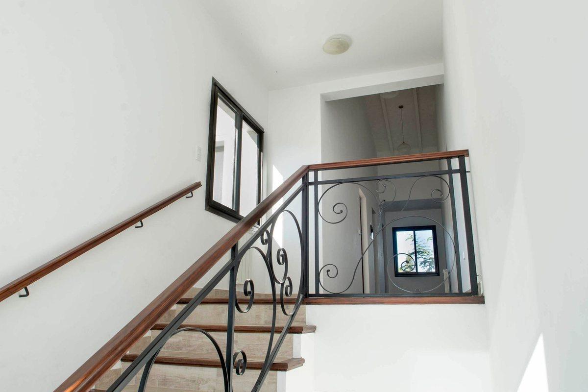 Foto de CASA VENTA CLUB DE CAMPO EL TIPAL 5 DORM PILETA, imagen 4