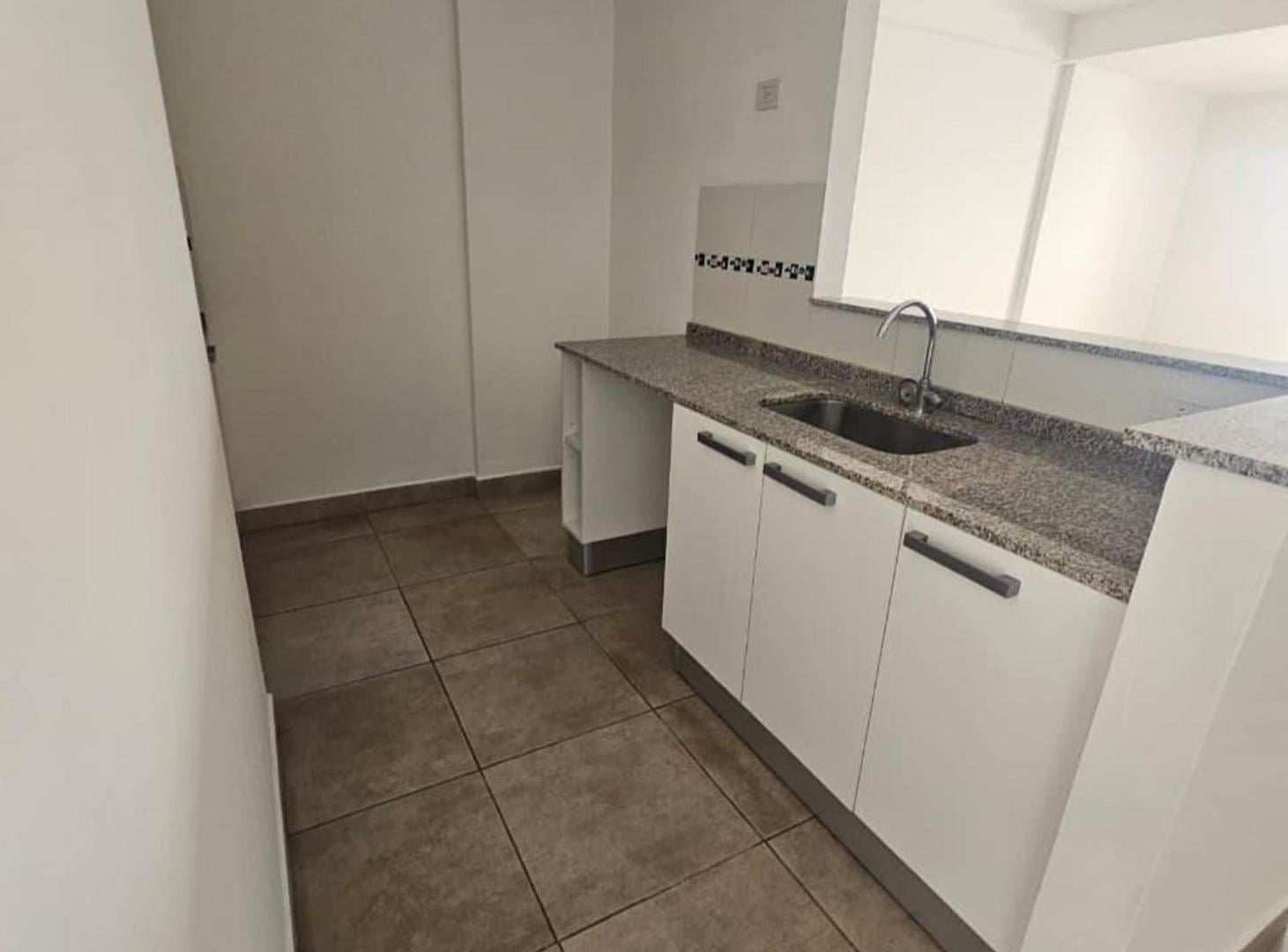 Foto de Venta departamento macro centro balcones y pileta, imagen 2
