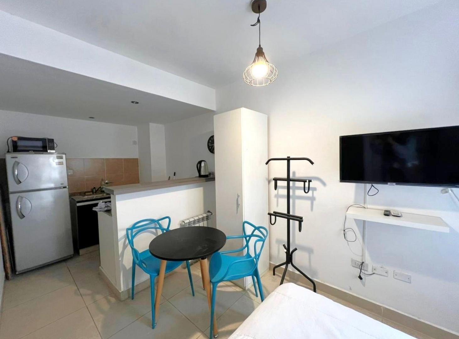 Foto de VENTA - MONOAMBIENTE AMOBLADO ZONA CENTRO, imagen 2
