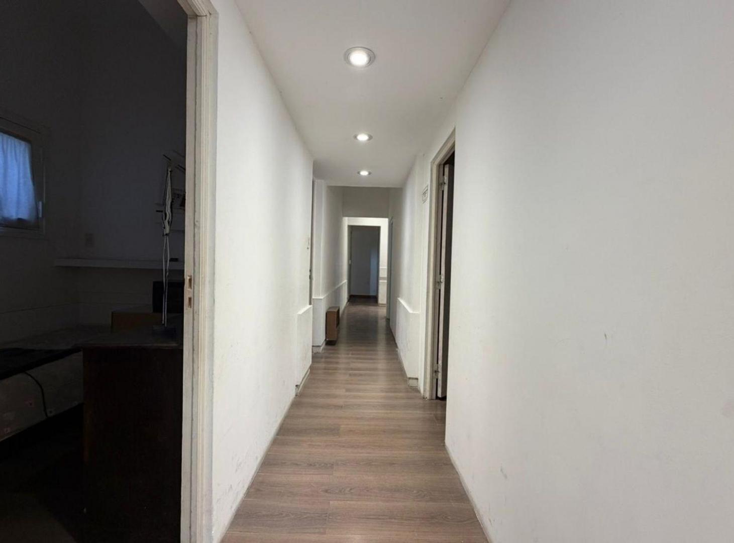 Foto de Casa apta oficinas consultorios 3 cocheras Centro, imagen 3