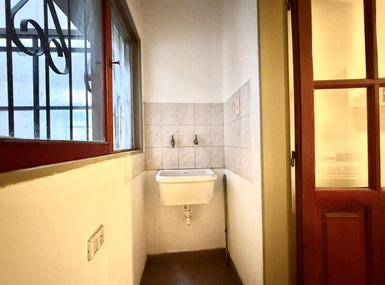 Foto de VENTA DEPTO 2 DORM. AV. BELGRANO AL 300, imagen 5