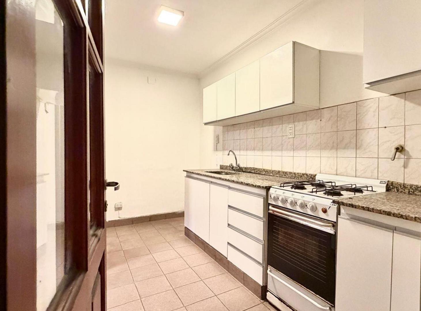 Foto de VENTA DEPTO 2 DORM. AV. BELGRANO AL 300, imagen 4