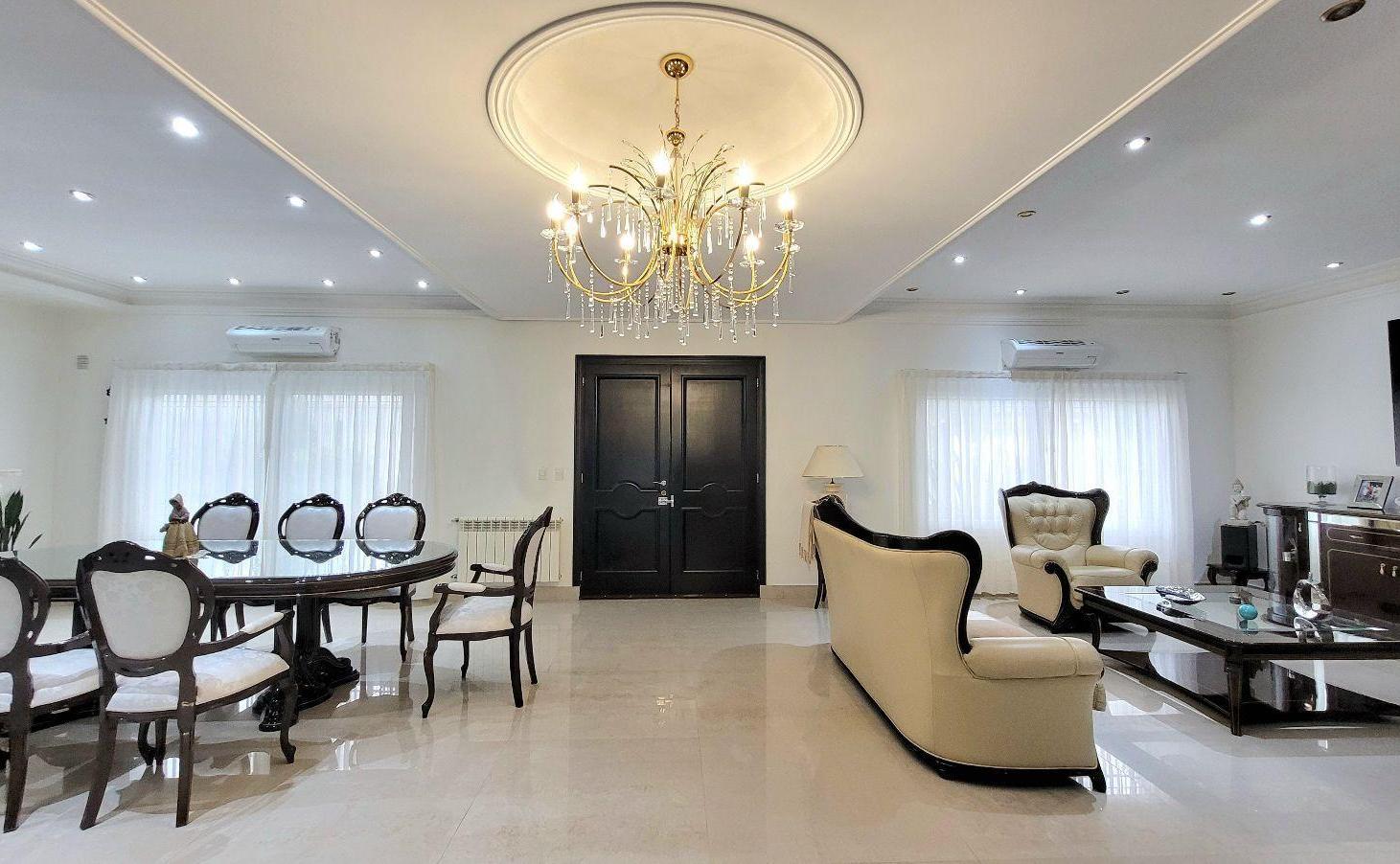 Casa Salon y Departamentos en venta en Ciudad Evita