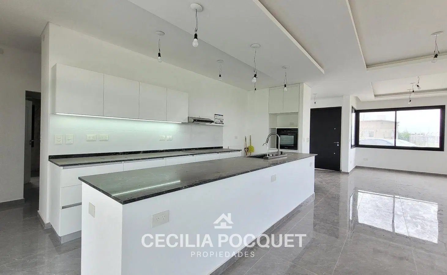 CASA EN VENTA EN BARRIO SAN FELIPE CANNING 4
