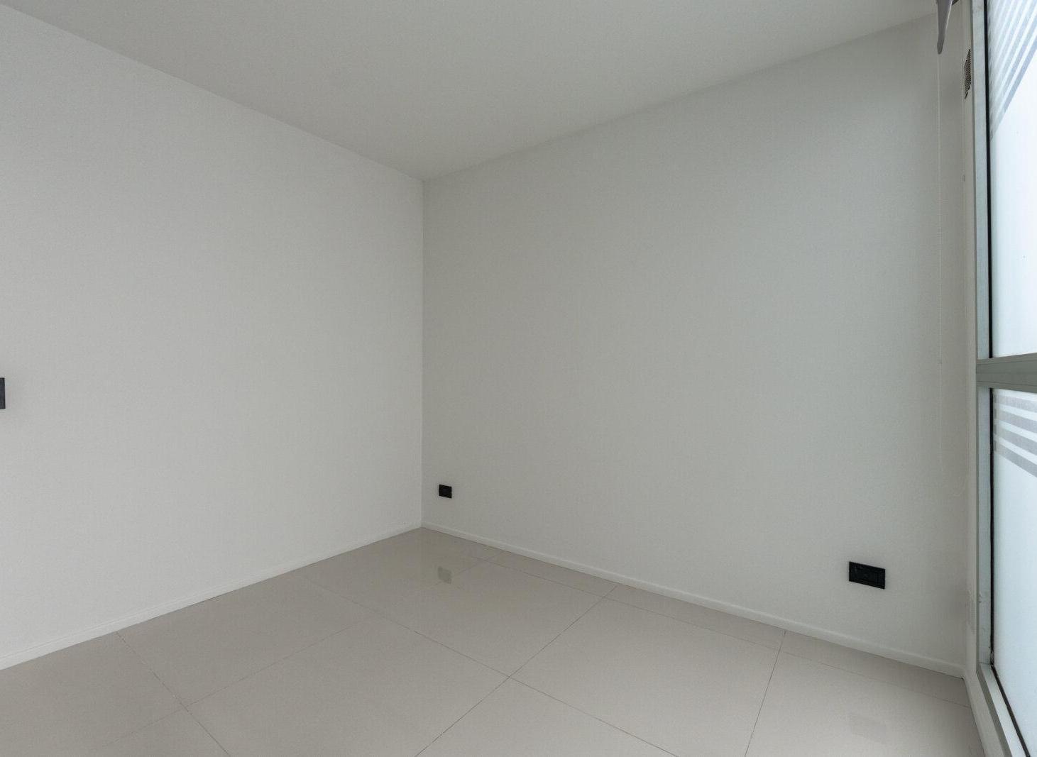 Foto de Departamento monoambiente dividido luminoso con sum y parrilla en, imagen 4