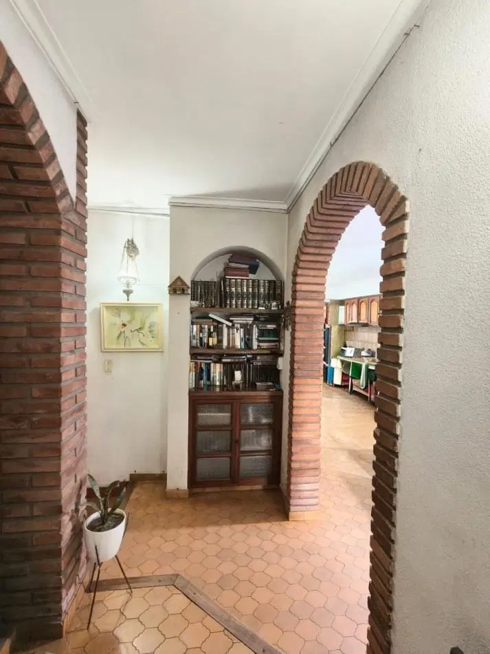 Casa interna con cochera y patio verde 1