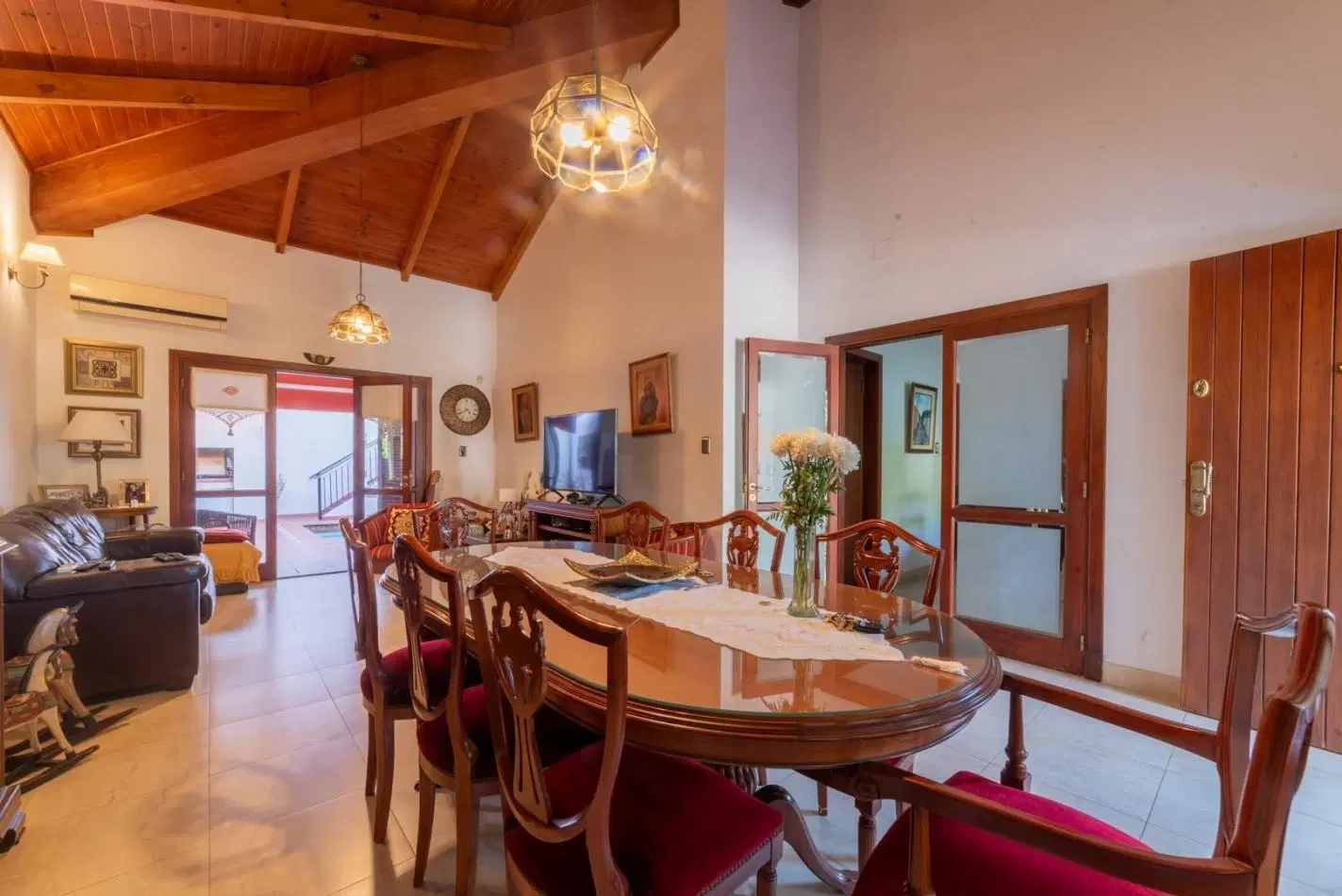 CASA A UNA CUADRA DE LA COSTANERA 8