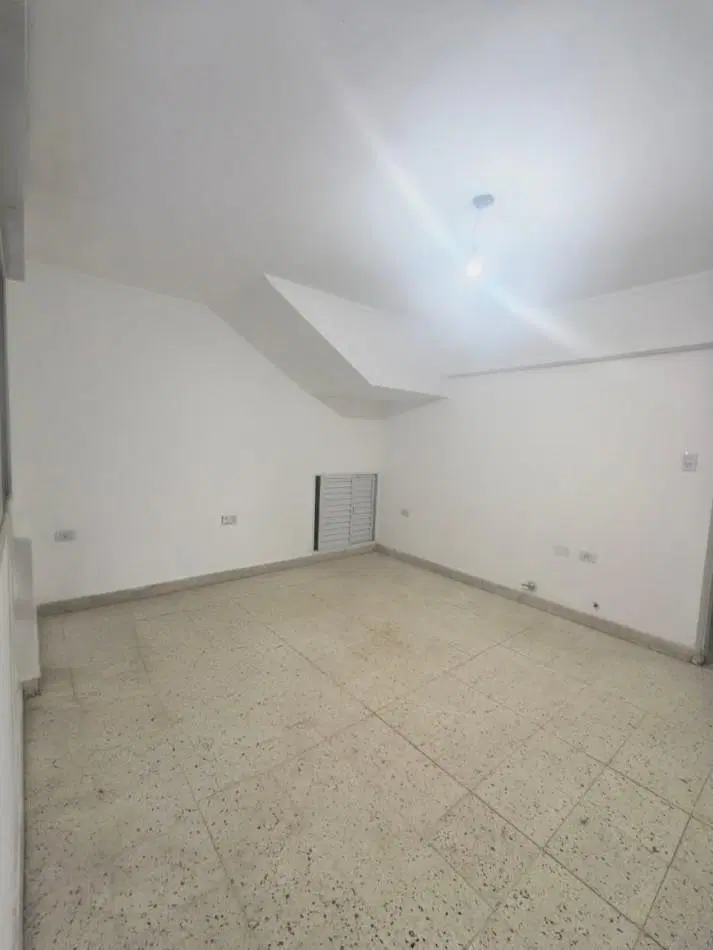 Interno en pleno centro 1