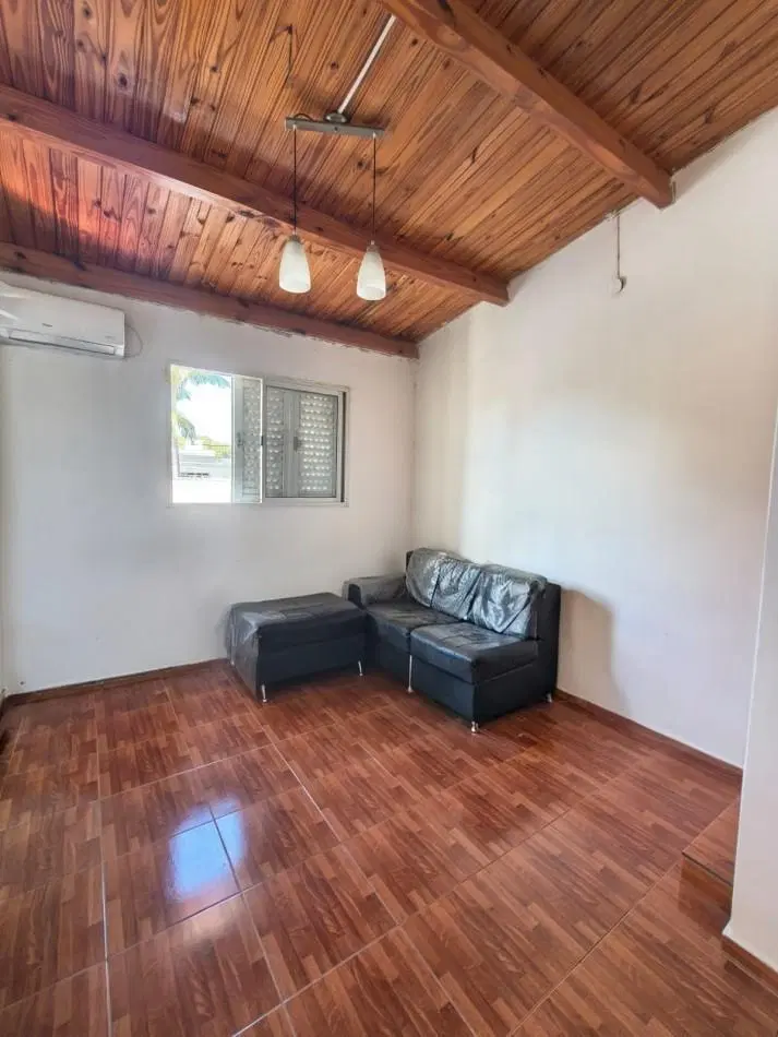 Casa interna a una cuadra de la costanera 3