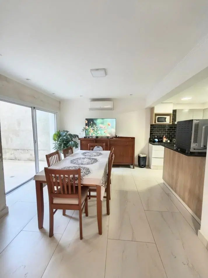 Casa interna a una cuadra de la costanera 4