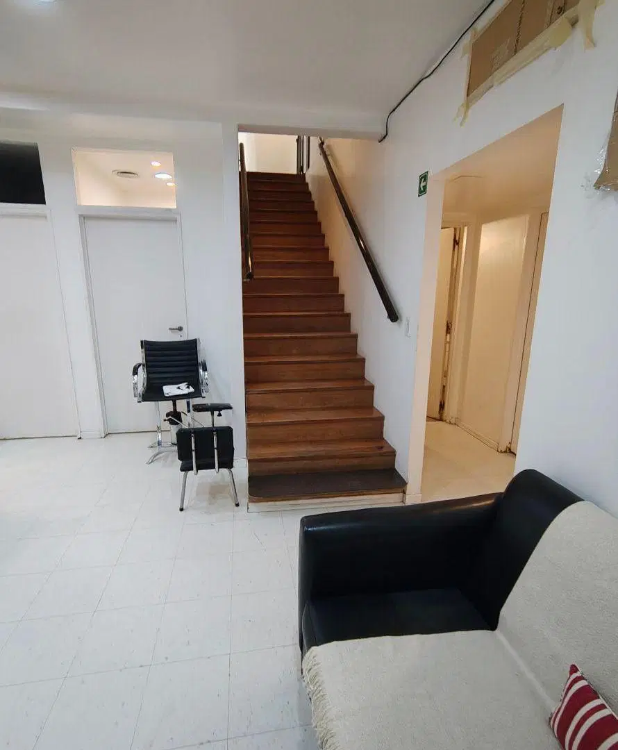 Venta local Larrea 1273 — 139 m² con vidriera + renta (peluquería) 4