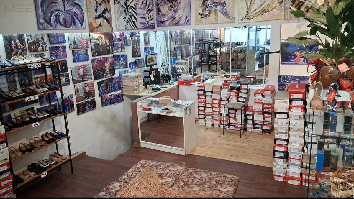 Local 82 m² sótano | Vidriera 6 m | Cabildo | Sin expensas 4