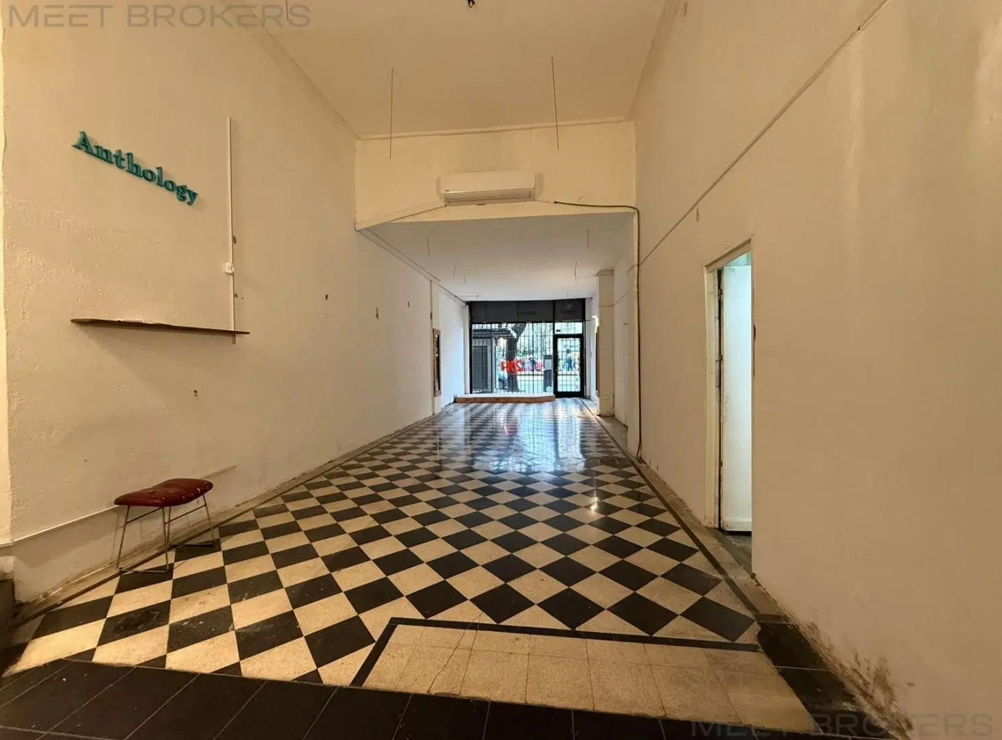 Local comercial sobre Av Cabildo 2