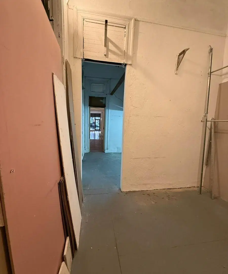 Local comercial sobre Av Cabildo 5
