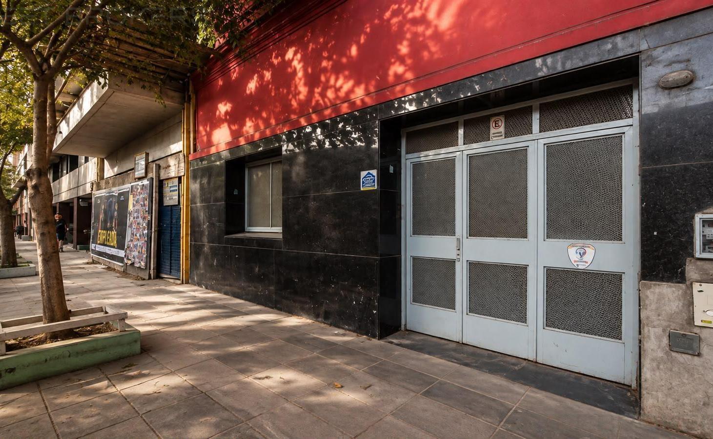 Foto de Local comercial de 260 m² con patio en alquiler en Palermo Hollywood, imagen 2
