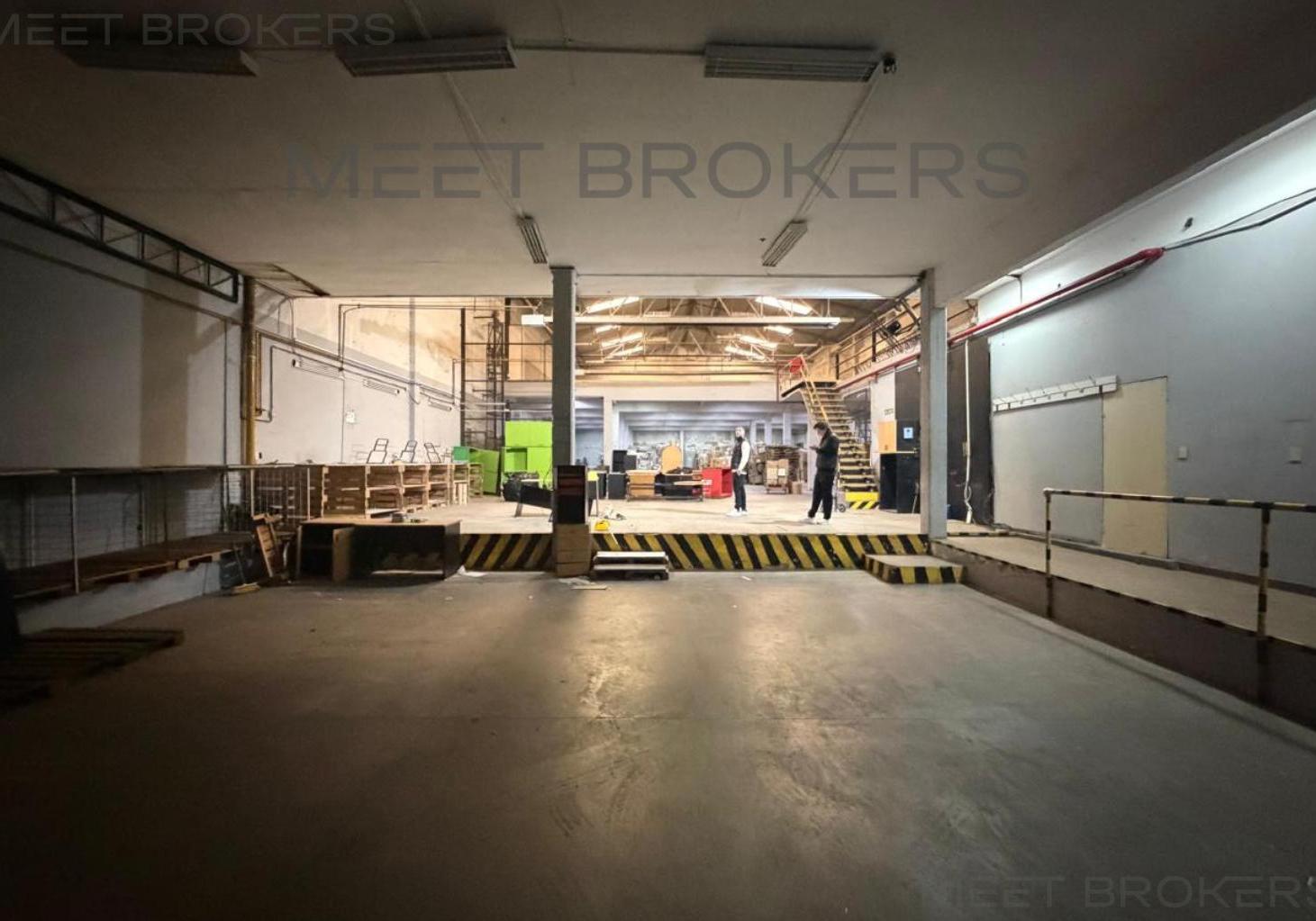 Foto de GRAN PREDIO COMERCIAL / DEPÓSITO EN ALQUILER | AV. JUJUY 1656 / INCLÁN, imagen 3