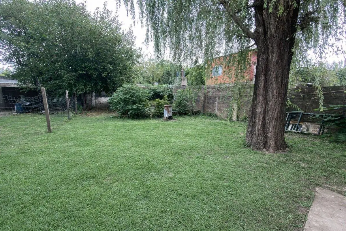 CASA EN DOS PLANTAS CON COCHERA Y LOCAL COMERCIAL 8