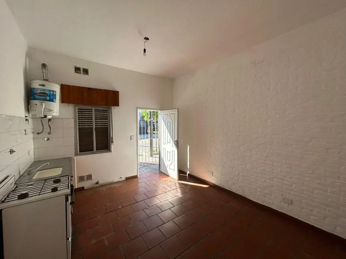 ALQUILER - depto. 2 ambientes con PATIO - Unidad 2 4