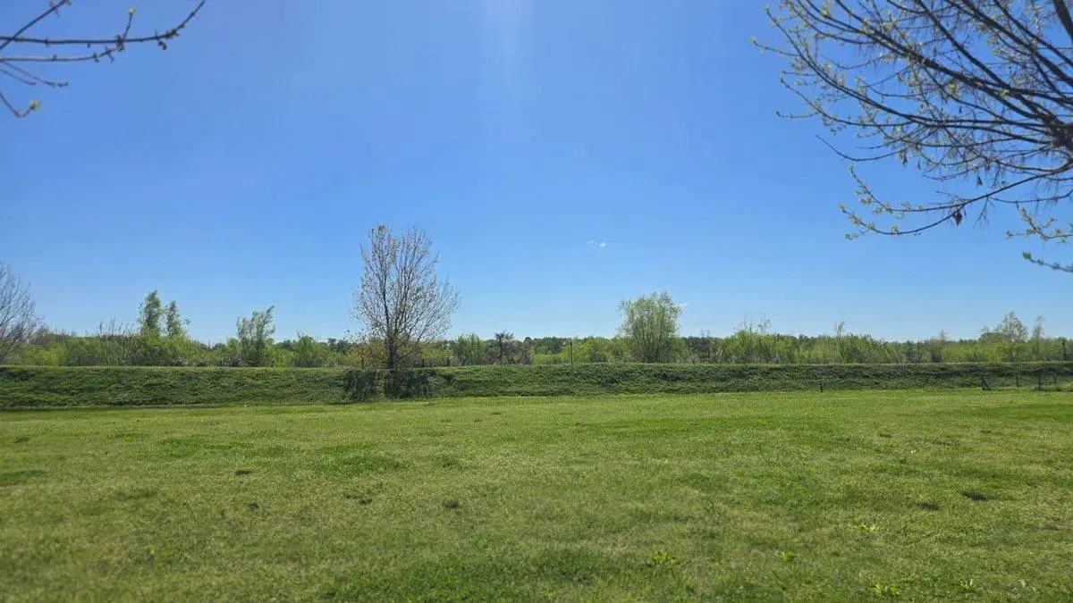 HERMOSO LOTE A LA VENTA EN BARRIO EL NAUDIR 4