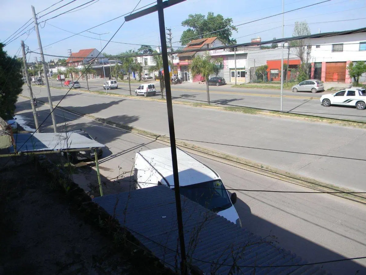 VENTA EN BLOQUE - 4 LOCALES COMERCIALES Y VIVIENDA 2
