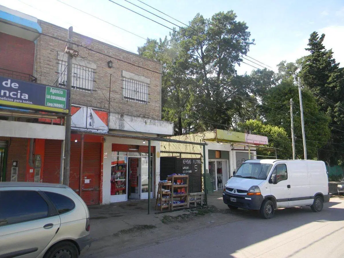 VENTA EN BLOQUE - 4 LOCALES COMERCIALES Y VIVIENDA 3
