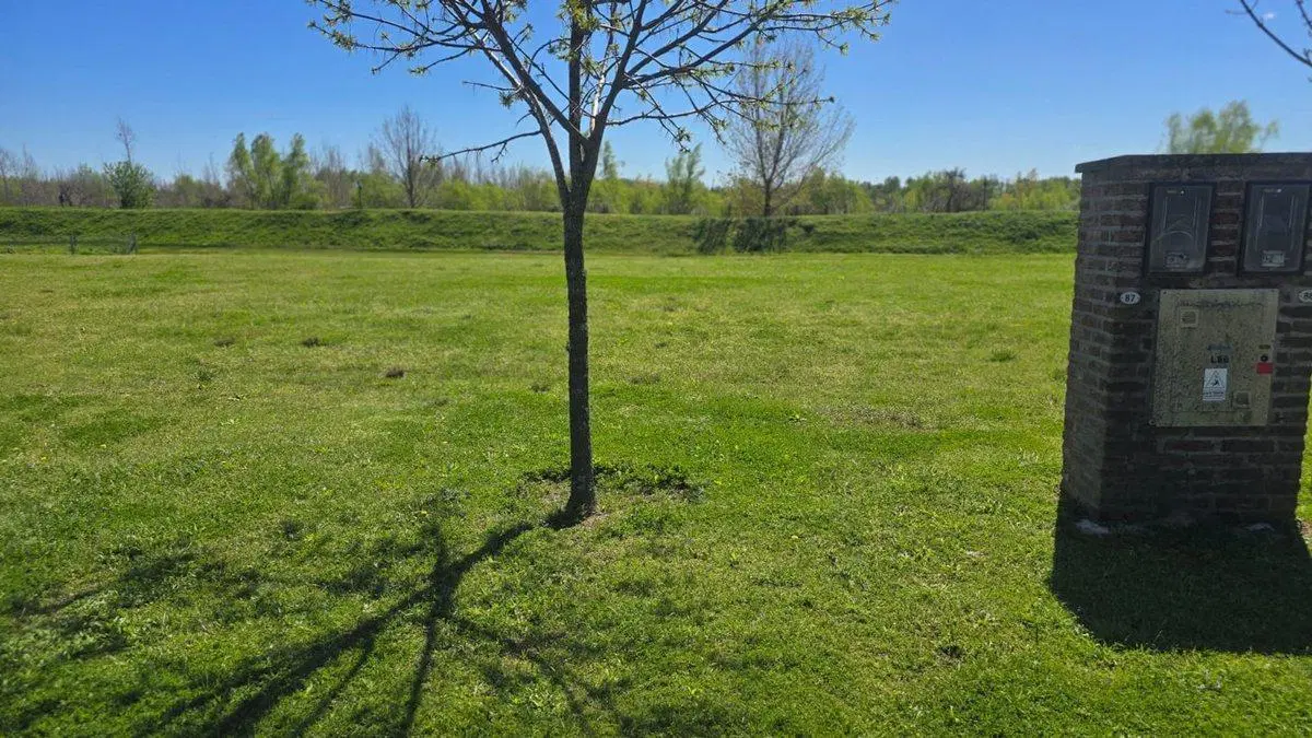 HERMOSO LOTE A LA VENTA EN BARRIO EL NAUDIR 2