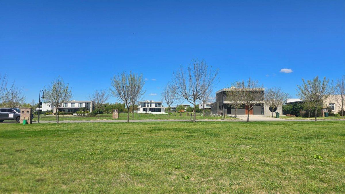 HERMOSO LOTE A LA VENTA EN BARRIO EL NAUDIR