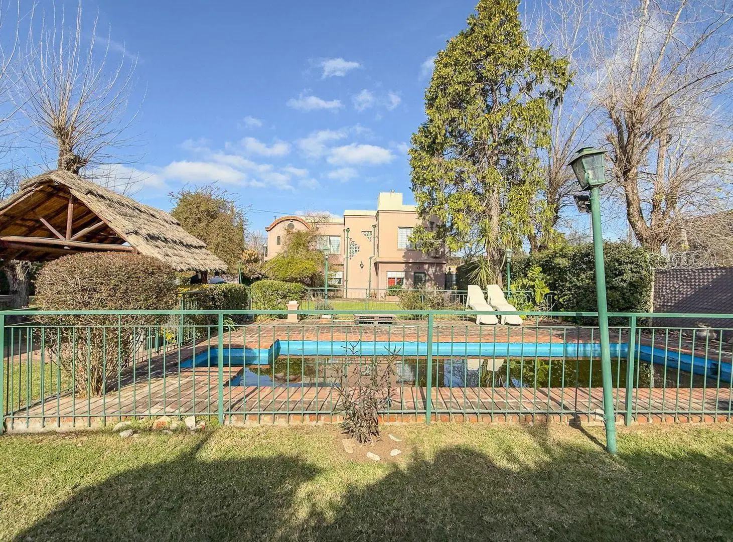 CASA DE 6 AMB - QUINCHO - PILETA - CANCHA  PADDLE 4