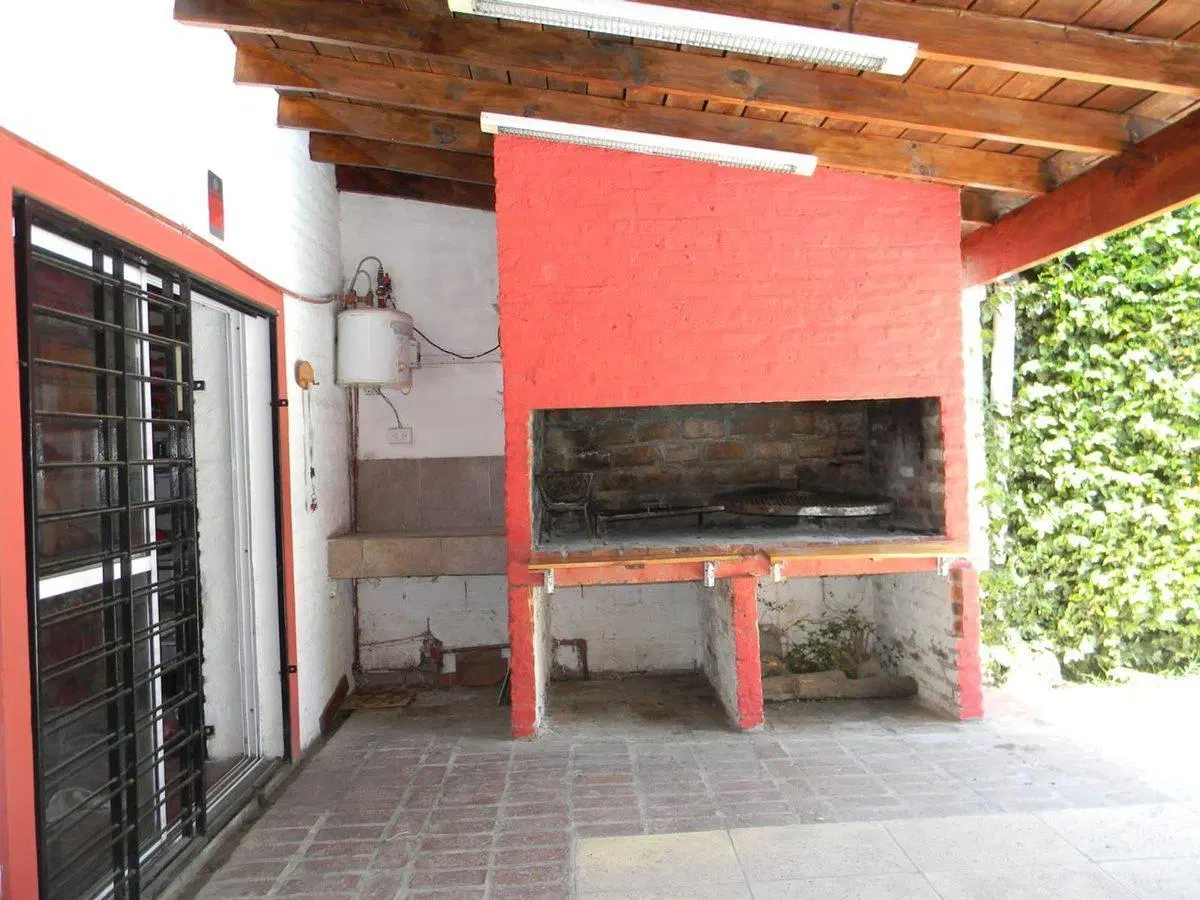 Casa con pileta y quincho en Los Polvorines 5