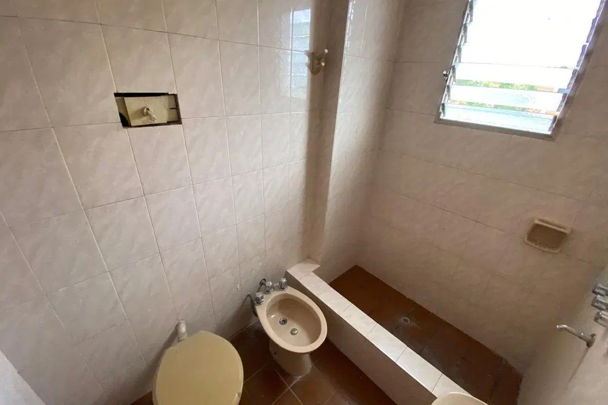 CASA EN DOS PLANTAS CON COCHERA Y LOCAL COMERCIAL 3