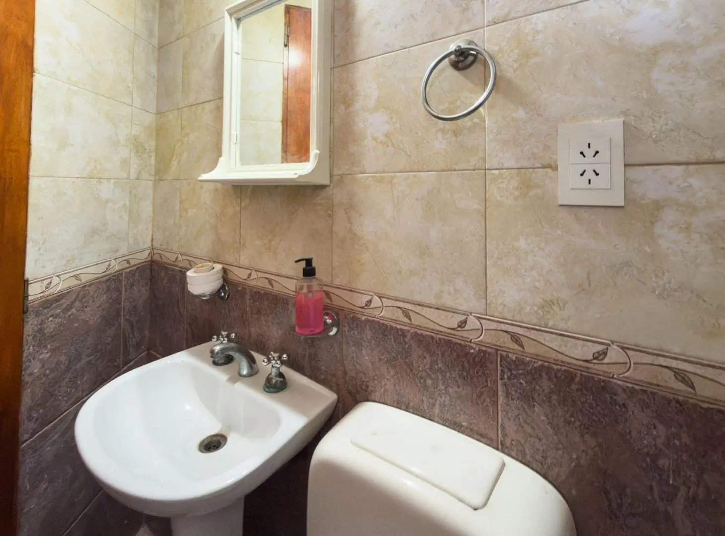 Casa Con Anexo Profesional En Lote Propio De 356m² 4
