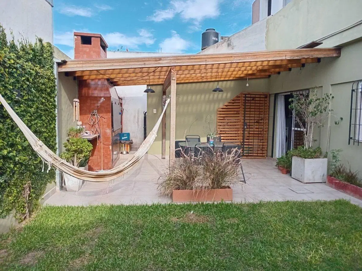 VENTA CASA MULTIFAMILIAR 6 AMBIENTES APTA CREDITO 2