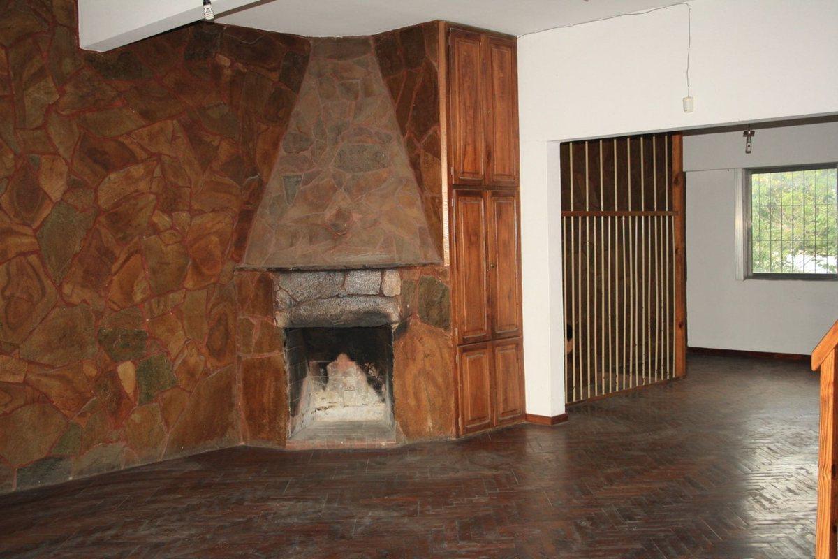 Foto de CASA EN DOS PLANTAS CON COCHERA Y LOCAL COMERCIAL, imagen 3