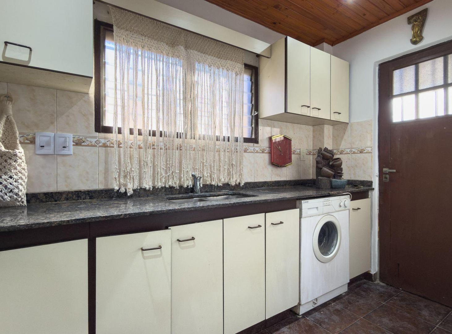 Foto de Casa Con Anexo Profesional En Lote Propio De 356m², imagen 4