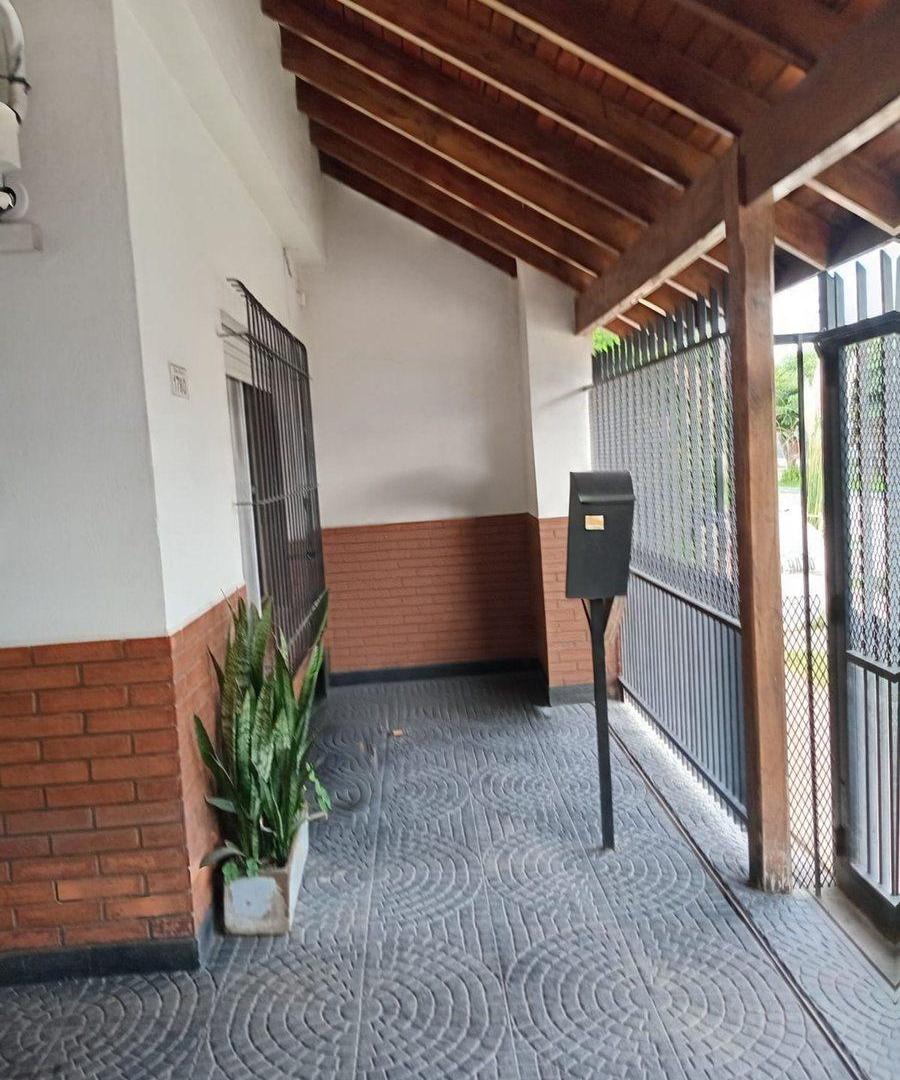Foto de VENTA CASA MULTIFAMILIAR 6 AMBIENTES APTA CREDITO, imagen 1