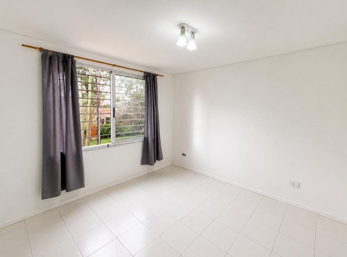 Foto de Venta de casa en Pilar Triplex 3 dormitorios, imagen 1