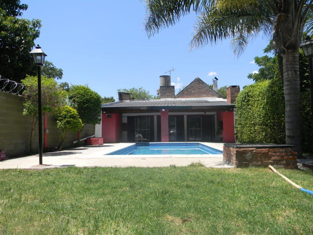 Foto de Casa con pileta y quincho en Los Polvorines, imagen 3
