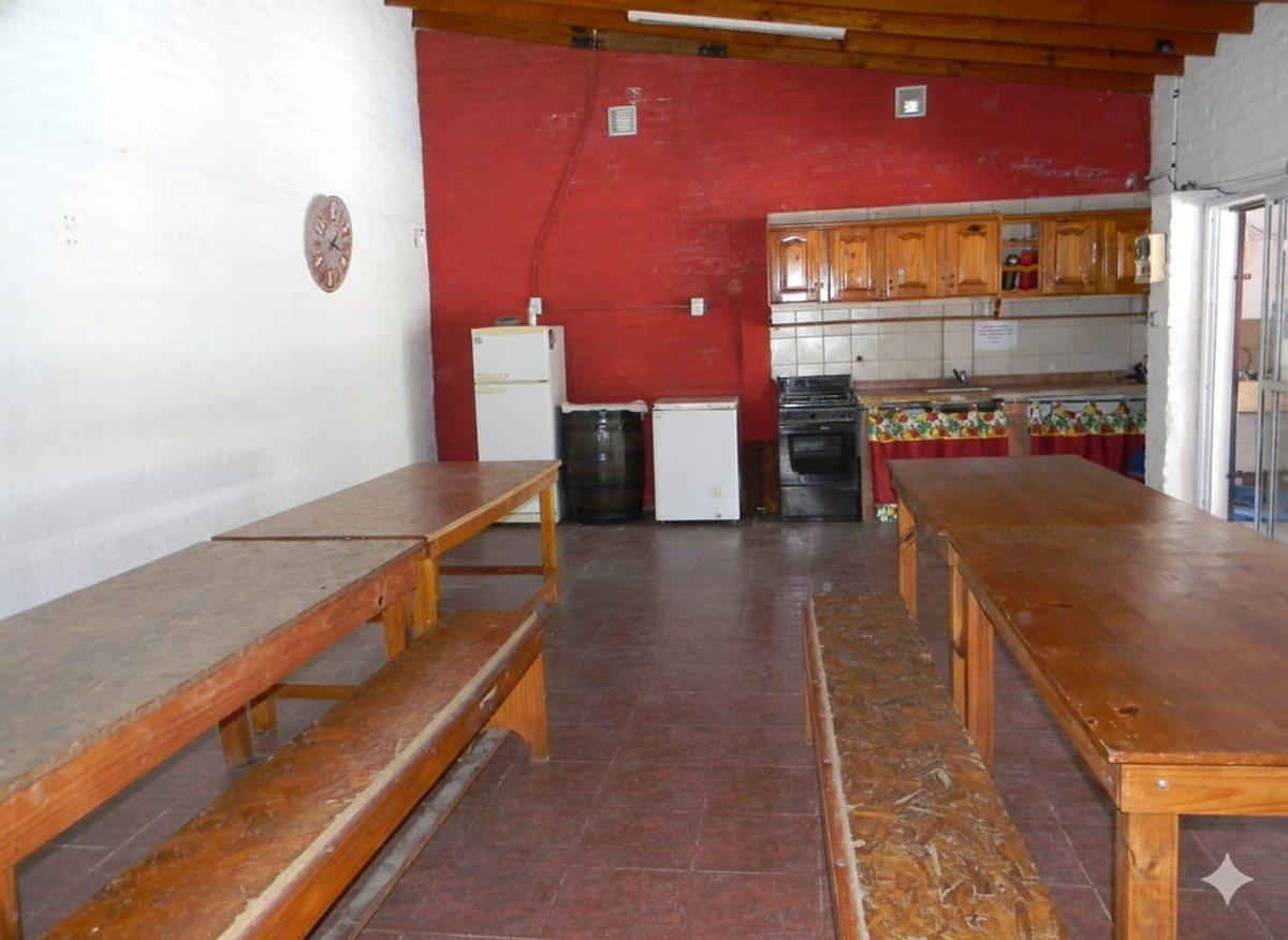 Foto de Casa con pileta y quincho en Los Polvorines, imagen 4