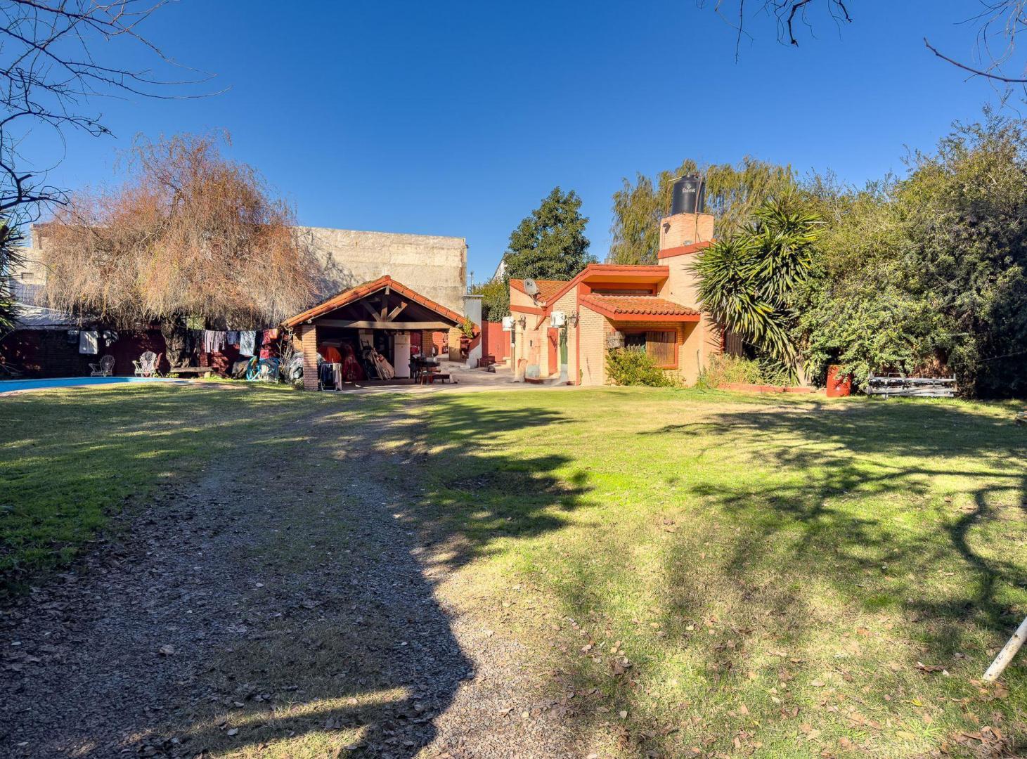 Foto de CASA QUINTA - LOTE DE 928 M² CON PILETA, imagen 1