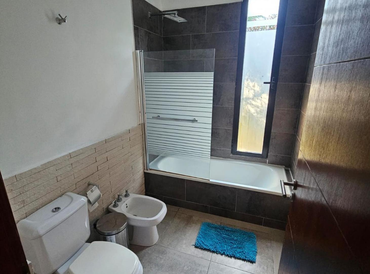 Foto de CASA 5 AMB con PILETA amplio Jardín, imagen 5