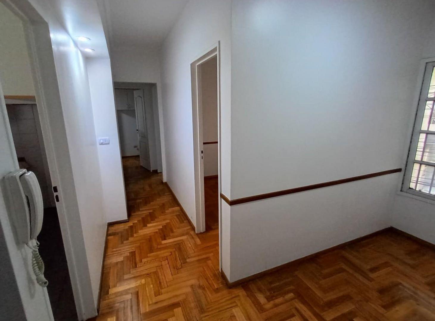 Foto de CONSULTORIO en el centro de Moron. Frente 1er Piso, imagen 4