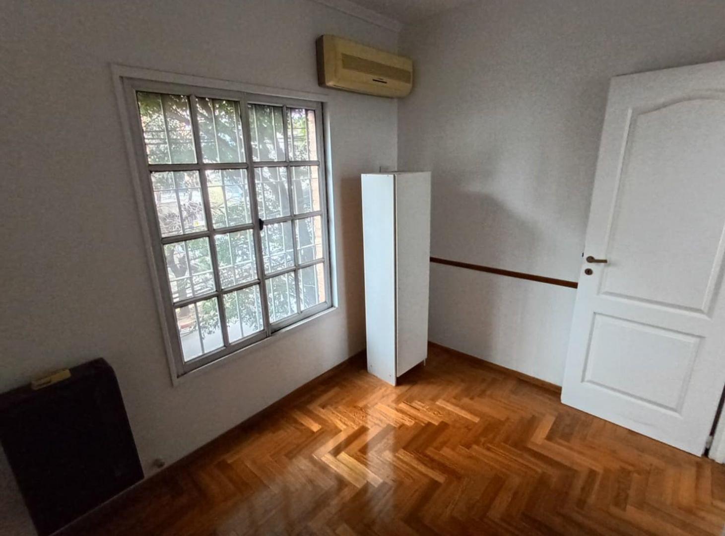 Foto de CONSULTORIO en el centro de Moron. Frente 1er Piso, imagen 3